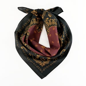Goudoranje paisley bordeaux zwarte katoenen voile bandana oorspronkelijk ontworpen unieke lichtgewicht omslag zachte boho sjaal