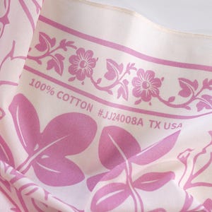 Pastellrosa rosfjärilsblommig bandana mjuk bomullsvoile blommaomslag boho sommarhalsduk present till henne bild 4