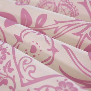 Pastellrosa rosfjärilsblommig bandana mjuk bomullsvoile blommaomslag boho sommarhalsduk present till henne bild 2