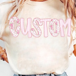 PNG floral rosa personalizado, Mamá floral rosa, Rayas, Mamá preppy PNG, Mamá retro con flores PNG, Día de la Madre PNG, Letras a mano, Día de la Madre
