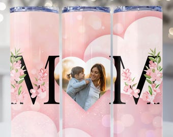 Archivo PNG de vaso con foto de mamá para sublimación. Vaso con texto &quot;Vida de mamá&quot; en formato PNG, vaso delgado de 20 oz, descarga instantánea digital.