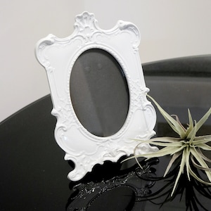 Vintage Victorian Style White Ceramic 6&quot; x 4&quot; Oval Picture Frame, Old World Inspired, Fancy Parisian Chic, Coquette Aesthetic, Footed