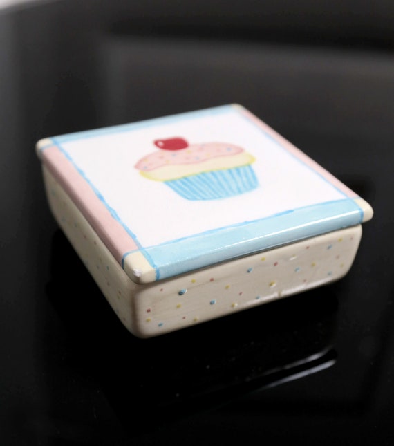 Vintage Birthday Cupcake Ceramic Trinket Box w/ C… - image 6