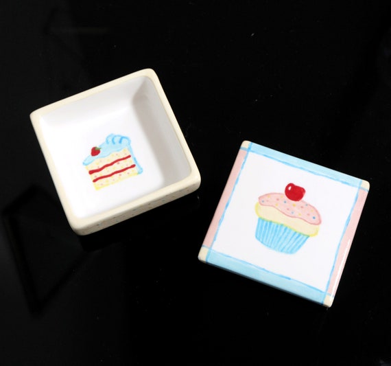 Vintage Birthday Cupcake Ceramic Trinket Box w/ C… - image 4