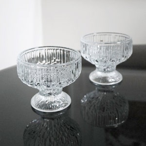 iittala Ultima Thule のヴィンテージ アイス ドリップ テクスチャ ガラス サンデー ボウル、2 個セット、丸型デザート コンポート グラス、MCM スカンジナビア デザイン