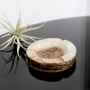 Vintage Beige & Brown Round Stone Ashtray, Marble Hand Carved Trinket Dish, Geode Bowl, Mid Century Modern, Cigar Smoker Gift Tobacciana