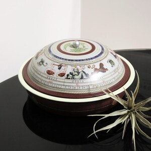 Vintage Aluminium Sternzeichen Keksdose von Battistero, runde Behälter, satinierte Astrologie-Zeichen, Boho-Aufbewahrungs-Organizer, Witchy Home