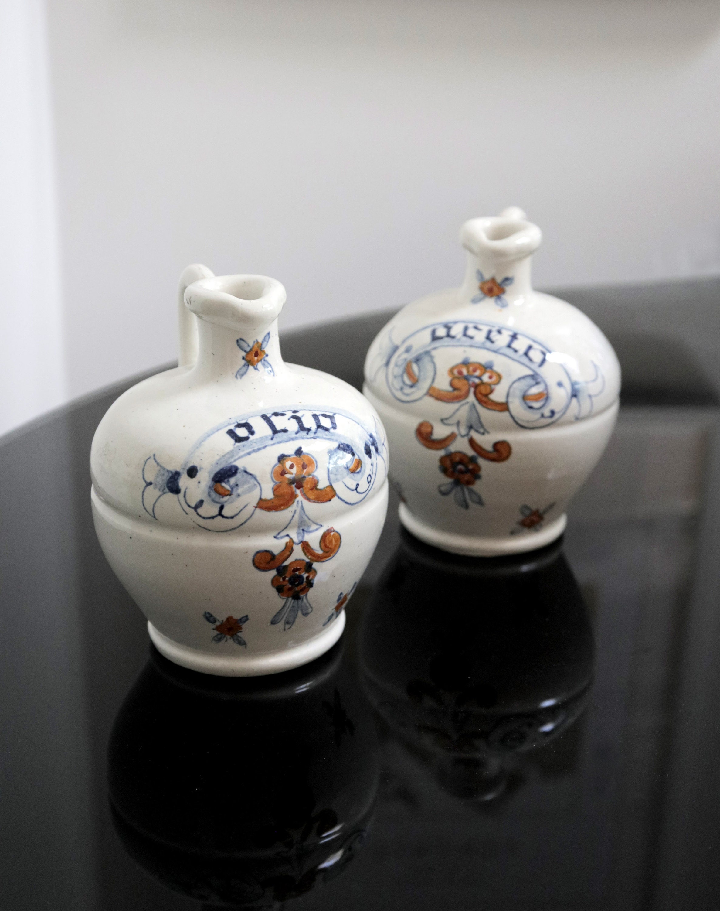 Olio E Aceto, Vintage Hand Crafted Oil and Vinegar Set From Deruta, Italy,  1970s 