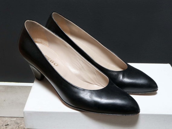 Vintage Classic Black Minimal Leather Heels Women s Size 6