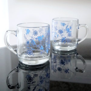 Vintage 70s Retro Glass Mugs w/ Blue Liberty Floral Pattern - Set of 2, 1970s Kitsch Kitchen, Clear Coffee Tea Cup
