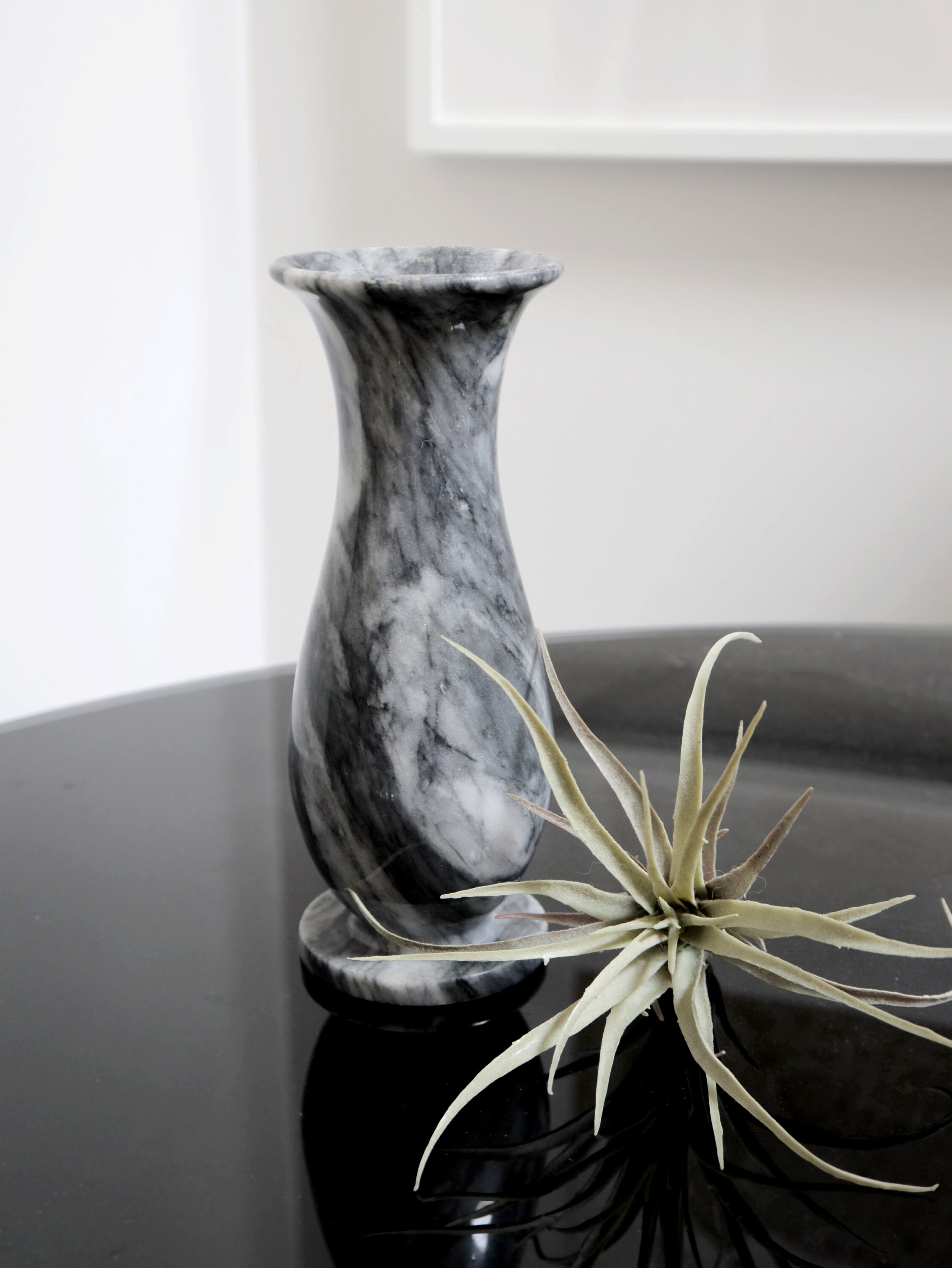 石花瓶 ヴィンテージ 8 インチ グレー 彫刻 石花瓶、黒と白の縞模様、ミッド