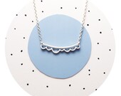 Nuage de collier | Collier petit nuage découpé en massif ou en argent massif .9ct jaune doré à la main par Ginny Reynders