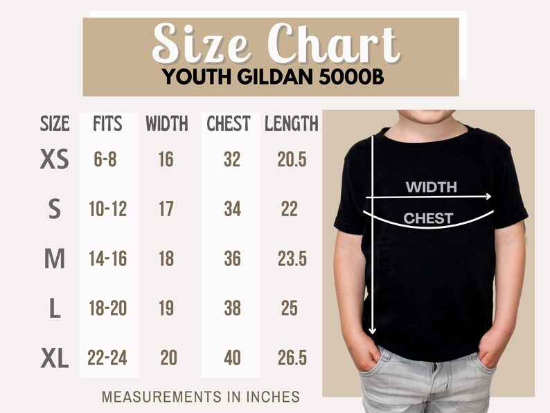 K&ouml;nnte beinhalten: Gr&ouml;&szlig;entabelle f&uuml;r Gildan 5000B T-Shirts f&uuml;r Kinder, mit Ma&szlig;en in Zoll f&uuml;r Brustumfang, Breite und L&auml;nge. Die Gr&ouml;&szlig;en reichen von XS bis XL, mit entsprechenden Altersgruppen und Ma&szlig;en.