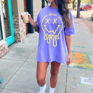 Livin The Dream Shirt Neon Summer Top Droopy Smiley Face Yellow Pink Neon Comfort Colors Trendy Retro Relaxed Fit Weekend Top