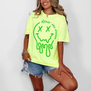Livin The Dream Shirt Neon Summer Top Droopy Smiley Face Yellow Pink Bright Comfort Colors Trendy Retro Oversized Fit Beach Top Vacation
