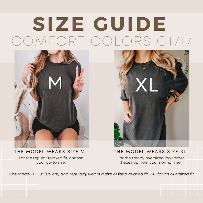 Może przedstawiać: Przewodnik po rozmiarach dla koszulki z tekstem "COMFORT COLORS C1717". Modelka nosi koszulkę w rozmiarze M i koszulkę w rozmiarze XL. Modelka ma 178 cm wzrostu. Tekst na obrazku brzmi: "Modelka nosi rozmiar M dla standardowego, luźnego dopasowania, wybierz sw&oacute;j standardowy rozmiar. Modelka nosi rozmiar XL dla modnego, oversize'owego wyglądu, zam&oacute;w 2 rozmiary większe niż Tw&oacute;j standardowy rozmiar. *Modelka ma 178 cm wzrostu i zazwyczaj nosi rozmiar M dla luźnego dopasowania - XL dla oversize'owego dopasowania."