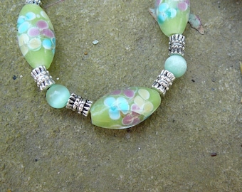 Green Glass Flower Beads Bracelet
