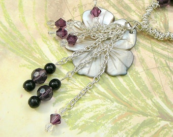 Shell Flower Pendant Necklace Combined With Black And Silver