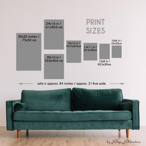 K&ouml;nnte beinhalten: Eine Grafik, die verschiedene Druckgr&ouml;&szlig;en f&uuml;r Wandkunst zeigt, mit einem Sofa im Vordergrund. Die Gr&ouml;&szlig;en sind in Zoll und Zentimetern angegeben. Das Sofa ist etwa 84 Zoll breit.