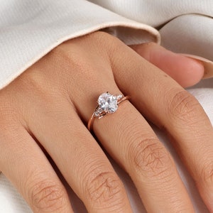 Anillo de compromiso Art Deco de moissanita ovalada de 1,5 ct, anillo nupcial exclusivo con derivación, anillo de bodas minimalista de oro macizo, anillo de aniversario para mujer