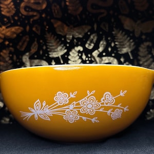 PYREX Set of 4 Butterfly gold Cinderella Nesting bowls (441 442 443 444)