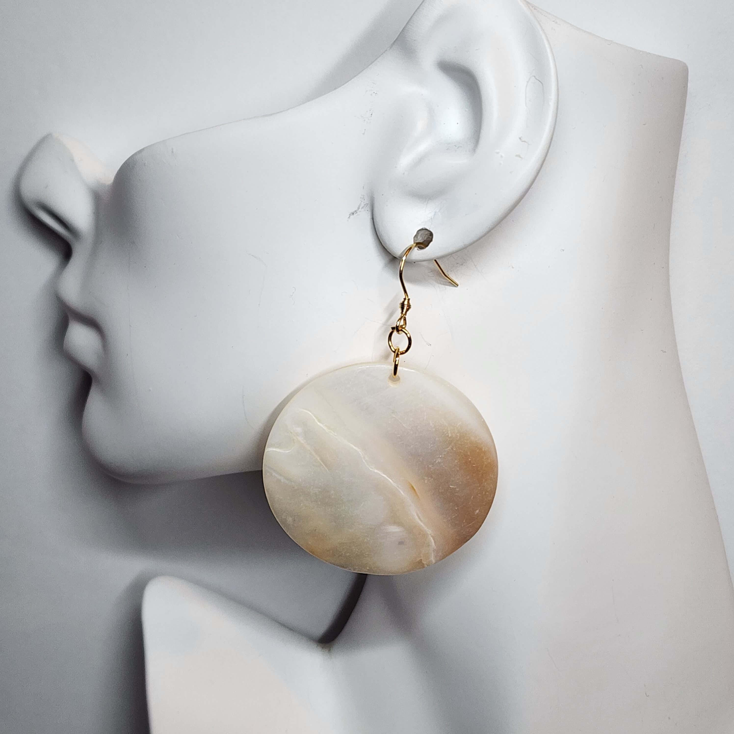 ピアス Big Shell Earring (Silver) Sterling Silver Large Flat Shell Earrings - Me&Ro
