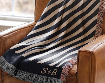 Coperta in cotone personalizzata per anniversario, regalo per la coppia con iniziali, coperta tessuta monogrammata, ricordo di nozze per lui e la moglie, a righe moderne