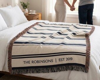 Coperta in cotone a righe personalizzata per anniversario, matrimonio, regalo personalizzato con nome per coppia, regalo di fidanzamento, regalo di inaugurazione della casa, cognome, data di fondazione