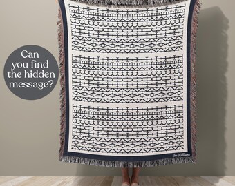 Coperta con messaggio nascosto Nantucket, personalizzata, in cotone intrecciato, con nome di famiglia personalizzato, regalo a tema costiero, decorazione per casa al mare, messaggio segreto