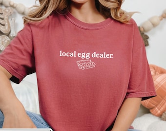 Chicken Lady Shirt Local Egg Dealer Comfort Colors Tee Retro Farm Girl Gift Vintage Chicken Lover T-Shirt Funny Farmer Shirt for Women Mom
