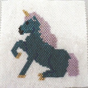 Brick stitch dragon and unicorn stitch markers/charms.🐲🦄💕 : r