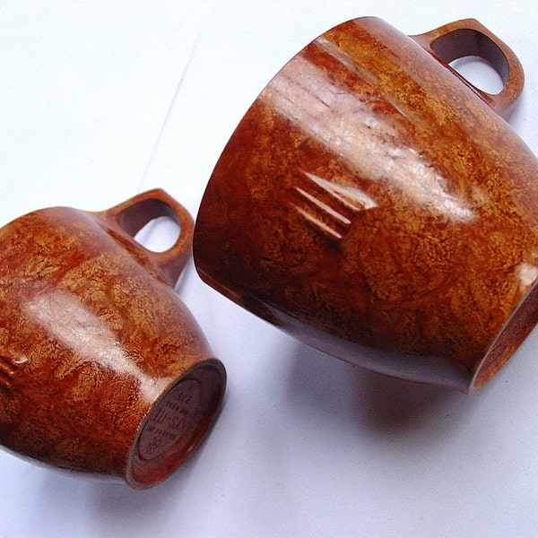 Wonderful Kys ite Melamine Cups, Pair of Brown Burl Wood Tone 50s Mugs