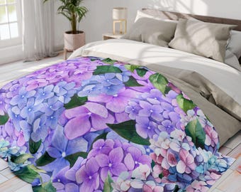 Hydrangea Fleece Blanket: Lightweight Floral Throw