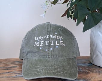Dam av ljus mod, grön broderad bollkeps, norra kronans stjärnbild, fritidsstil, inspirerande