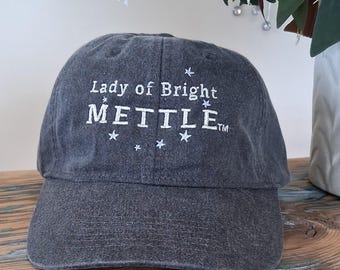 Dam med ljus mod, svart broderad bollkeps, norra kronans stjärnbild, Athleisure, inspirerande