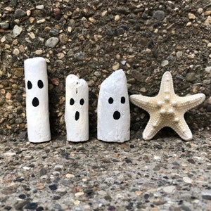 Driftwood Ghosts, Set of 3, Halloween Decor, Coastal Decor, Fall Beach Decor, Halloween Ghosts, Tiered Tray Decor, Rustic Halloween, KK