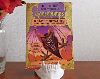 Mandible Skull Media Holder with Vampire Fangs – Gothic DVD & Blu-ray Display, Spooky Desk Decor