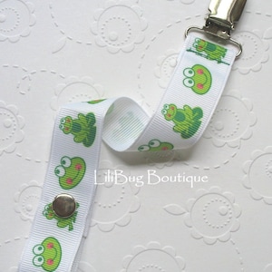 LiliBug Paci Finder SILLY FROG Pacifier Clip