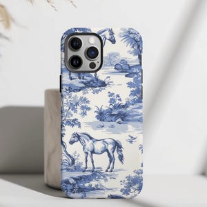 Caballo Toile De Jouy Francés Azul y Blanco Ecuestre Estética Funda de Teléfono iPhone 15, Pro, Max, Plus, 14, 13, 12, 11, X, XS, XR