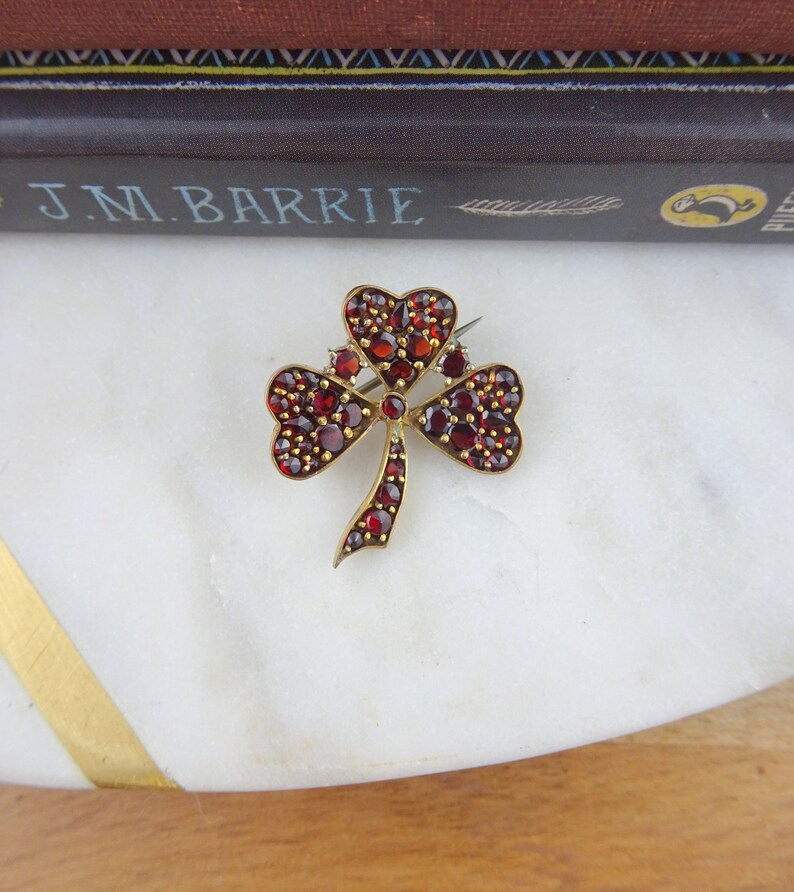 Vintage Antique 8ct Gold Victorian Bohemian Garnet Shamrock Clover Brooch