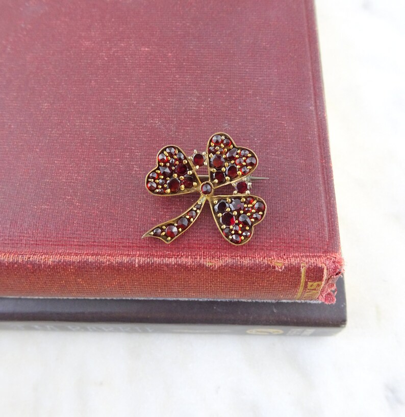 Vintage Antique 8ct Gold Victorian Bohemian Garnet Shamrock Clover Brooch