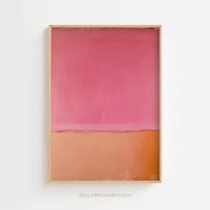 Könnte beinhalten: Abstrakter Kunstdruck in einem Holzrahmen. Das Kunstwerk zeigt oben einen Farbverlauf von Rosa, der unten in ein helleres Orange übergeht. Das Gemälde hat einen minimalistischen Stil und eine horizontale Linie trennt die beiden Farben.