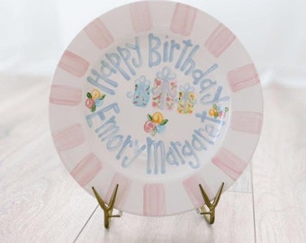 Assiette d'anniversaire pour filles//cadeau floral personnalisé plaque de premier anniversaire, personnalisée peinte à la main