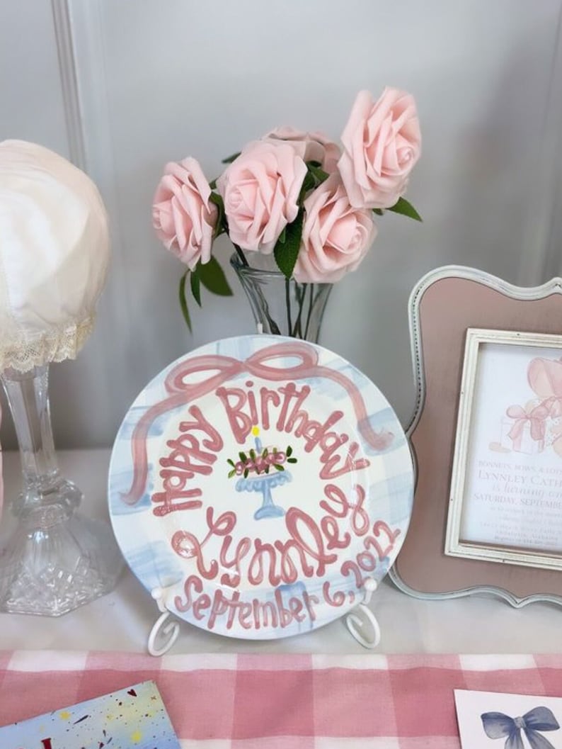 Assiette d'anniversaire preppy pour fille // Vichy bleu et ruban // premier anniversaire // rose et blanc // smash cake // 1er anniversaire // grand millénaire image 6