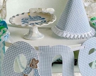 Personalisierter Tortenständer // Smash Cake Stand für Jungen // Geburtstag // 2019 // blau weiß // Gingham