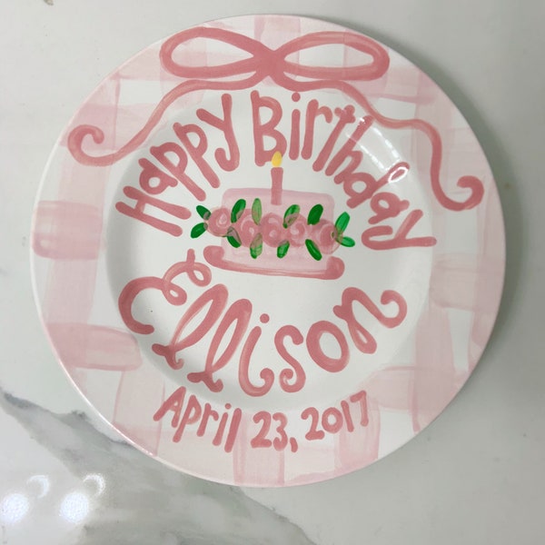 Assiette d'anniversaire personnalisée Vichy rose en céramique peinte à la main
