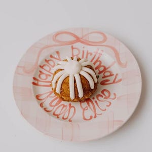 Personalized Birthday Plate, Hand-Painted Ceramic Heirloom bows, gingham and pedestal cake bild 3