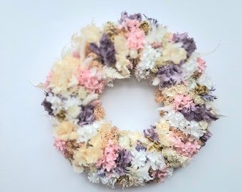 Kranz aus Trockenblumen mit Hortensien in Pastellfarben. 100% handgemacht