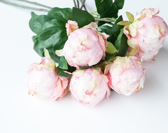 ONE Shabby Chic Silk Peony Bud in Light Pink on Stem - 18 inch stem -  Artificial Silk Flowers - ITEM 0915 peony bud