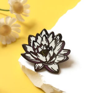 White Lotus Enamel Pin | Flower Lovers Pin Badge / Lapel Pin | Collar Pin / Cute Pin Collection / Gift for Her Him